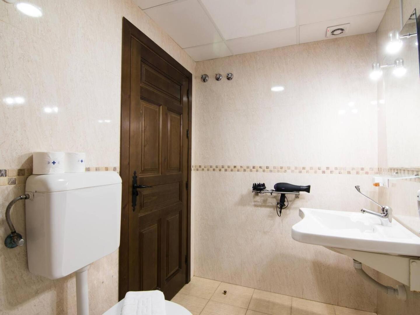 Tuguest Gracia Apartments กรานาดา ภายนอก รูปภาพ
